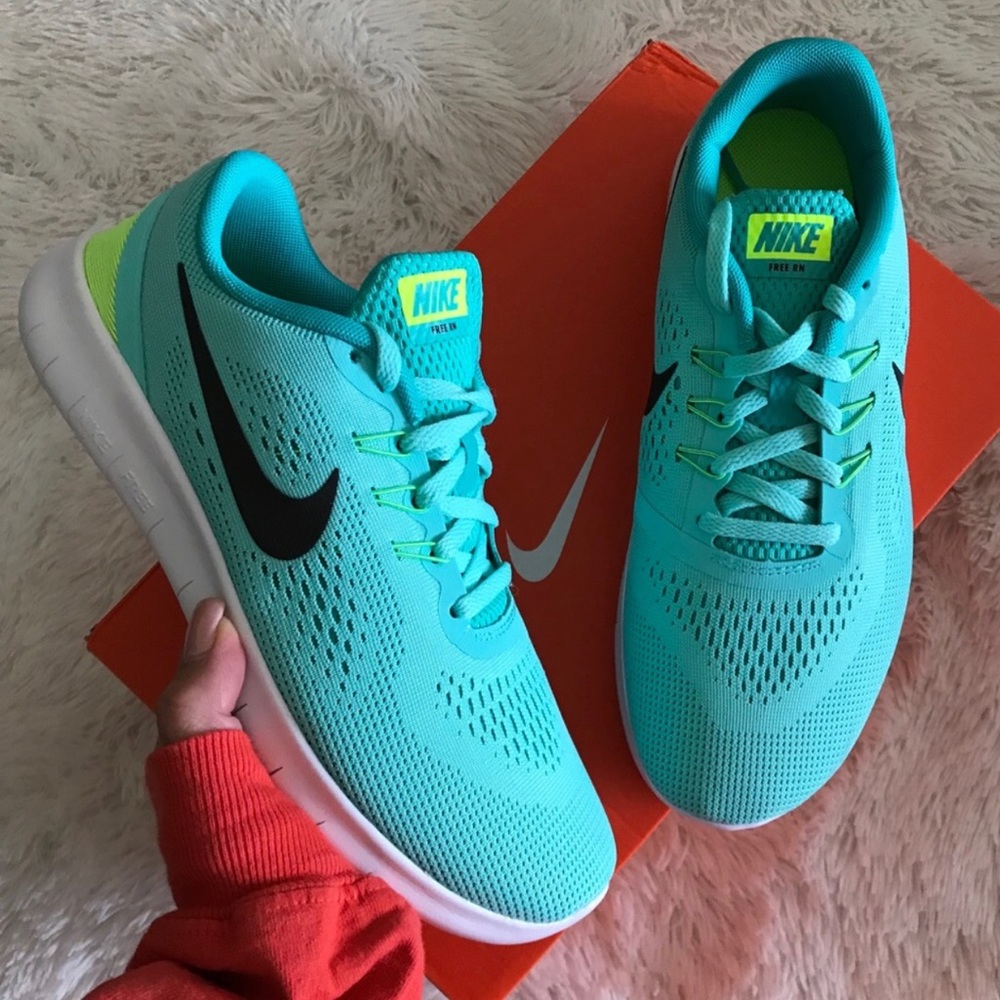 ⚡️FLASH SALE NIKE FREE RUN WOMENS SHOES NEW - Picture 2 of 5